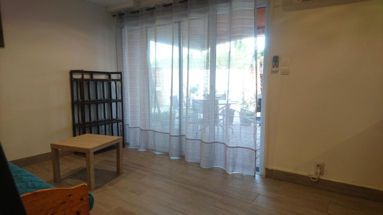Appartements Dans Residence Avec Piscine - Mer A 500M サント・マリー・ラ・メール エクステリア 写真