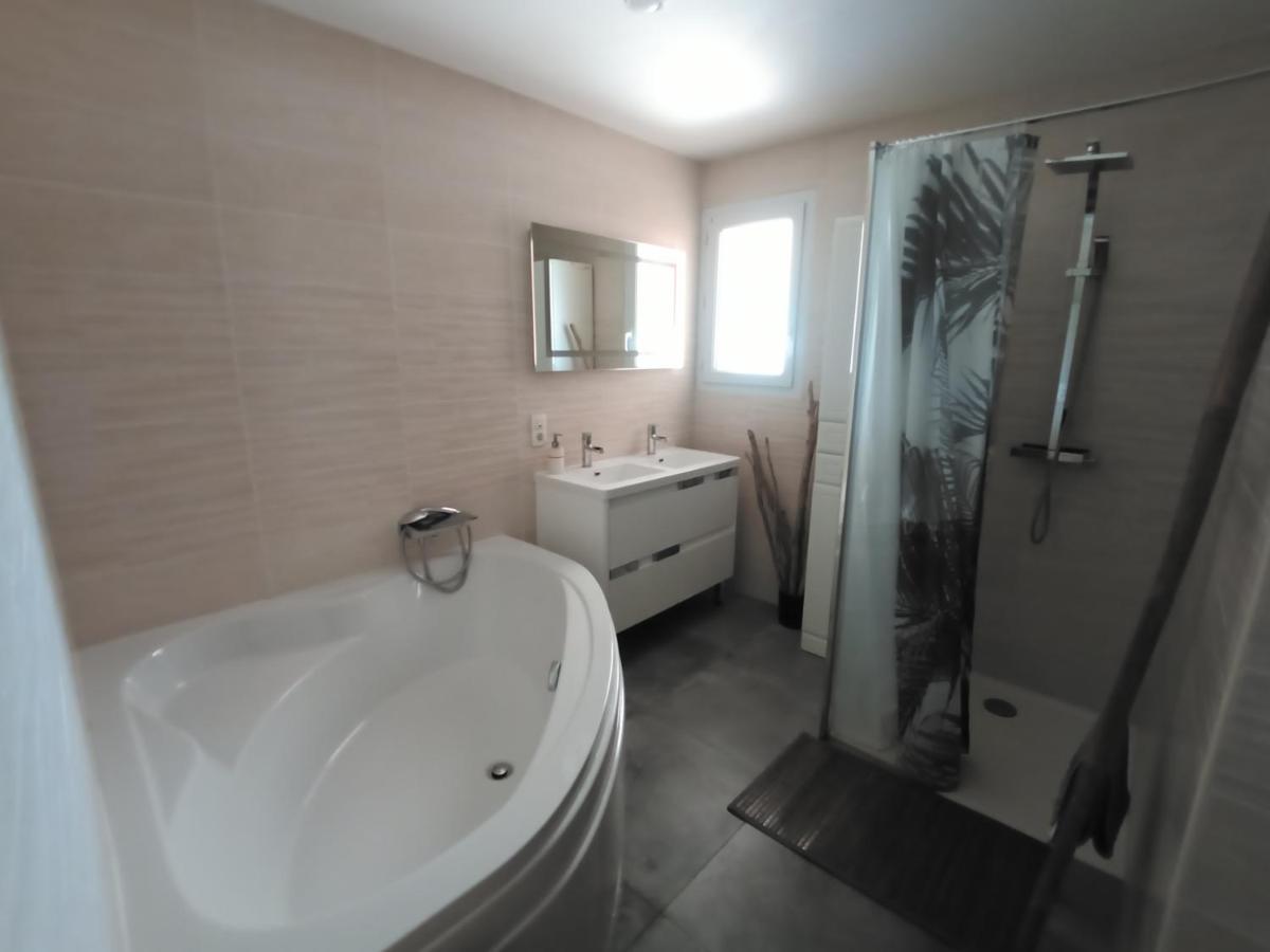 Appartements Dans Residence Avec Piscine - Mer A 500M サント・マリー・ラ・メール エクステリア 写真