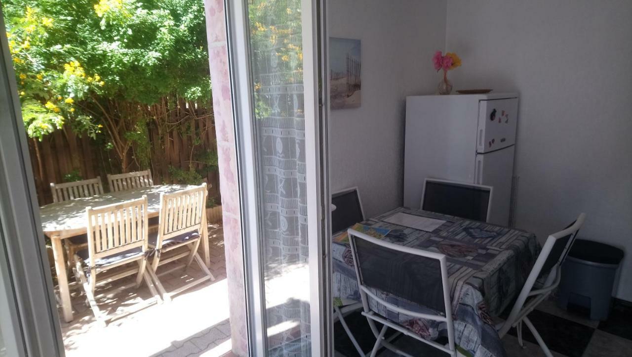 Appartements Dans Residence Avec Piscine - Mer A 500M サント・マリー・ラ・メール エクステリア 写真